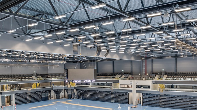 向鹏首轮对阵张本智和