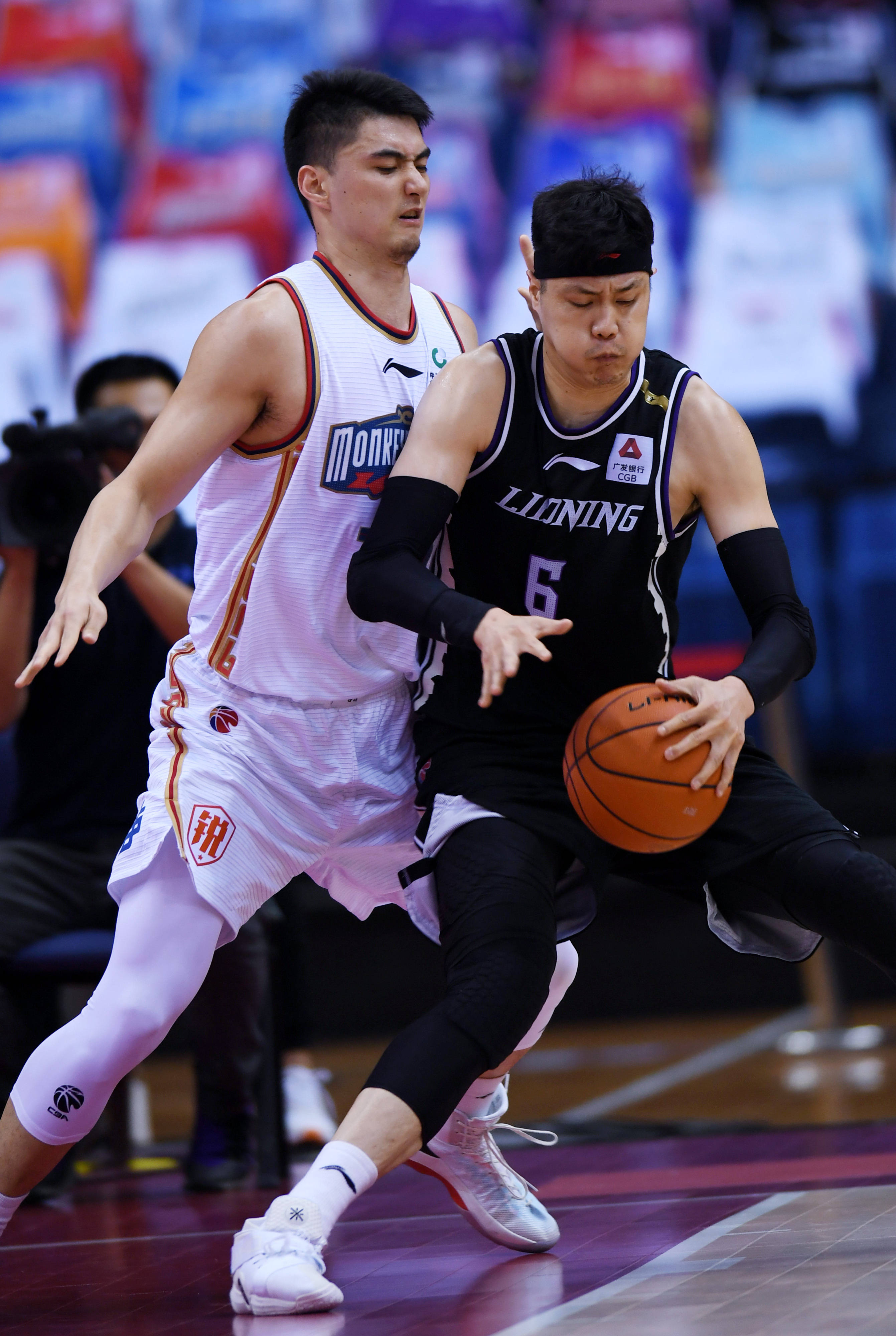 更展现了主 更展现了主